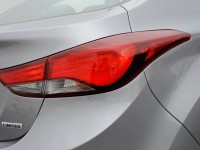 2014-hyundai-elantra-limited-badge-and-taillight