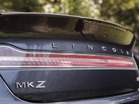 2014-lincoln-mkz-20t-awd-taillight-and-badges