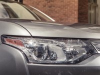 2014-mitsubishi-outlander-gt-headlight