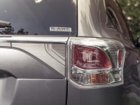 2014-mitsubishi-outlander-gt-taillight-and-decal