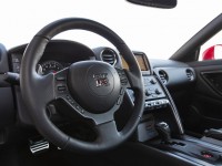 2014-nissan-gt-r-track-edition-cockpit