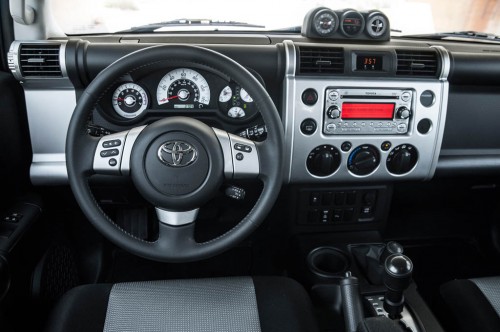 2014-toyota-fj-cruiser-trail-teams-ultimate-edition-cockpit