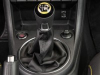 2014-volkswagen-beetle-gsr-shifter