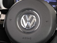 2014-volkswagen-beetle-gsr-steering-wheel-badge-01