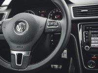 2014-volkswagen-passat-sport-18t-steering-wheel-photo