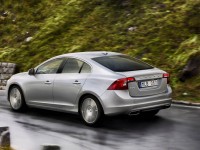 2014-volvo-S60-rear