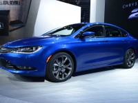 2015-Chrysler-200-S-front-view