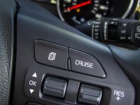 2015-Kia-Carnival-Sedona-controls