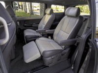 2015-Kia-Carnival-Sedona-seats