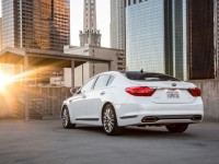 2015-Kia-K900-rear-three-quarter