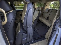 2015-Kia-Carnival-Sedona-seats