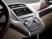 2015-lincoln-mkc-center-stack