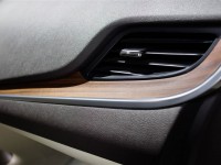 2015-lincoln-mkc-interior-wood-and-air-vent