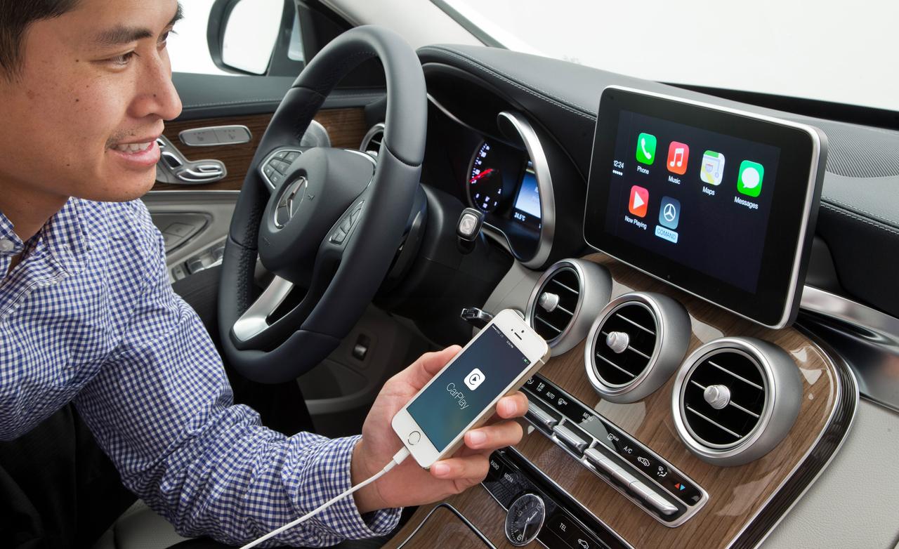 Mercedes-Benz C-Class CarPlay Infotainment