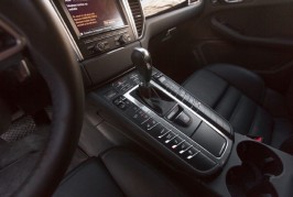 2015-porsche-macan-turbo-center-console