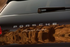 2015-porsche-macan-turbo-rear-badge