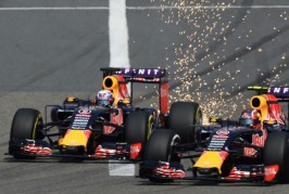 Daniel_Ricciardo_and_Daniil_Kvyat