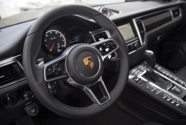 2015-porsche-macan-turbo-steering-wheel