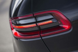 2015-porsche-macan-turbo-taillight