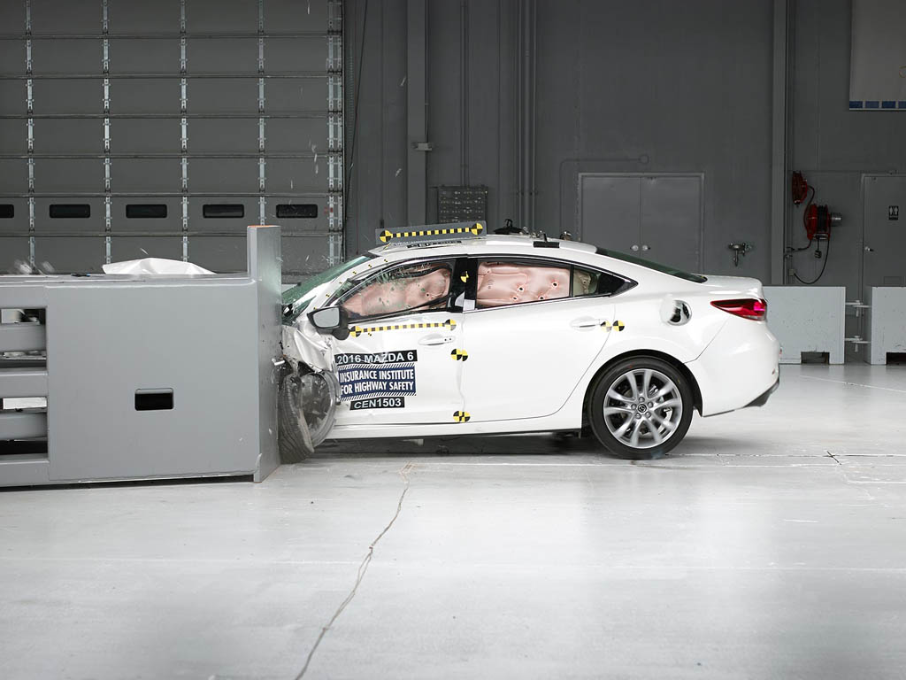 2016 Mazda 6 small overlap IIHS crash test