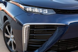 2016-toyota-mirai-foglight