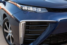 2016-toyota-mirai-foglight