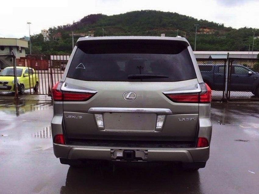 2016 Lexus LX spy photos