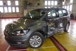 vw touran euroncap