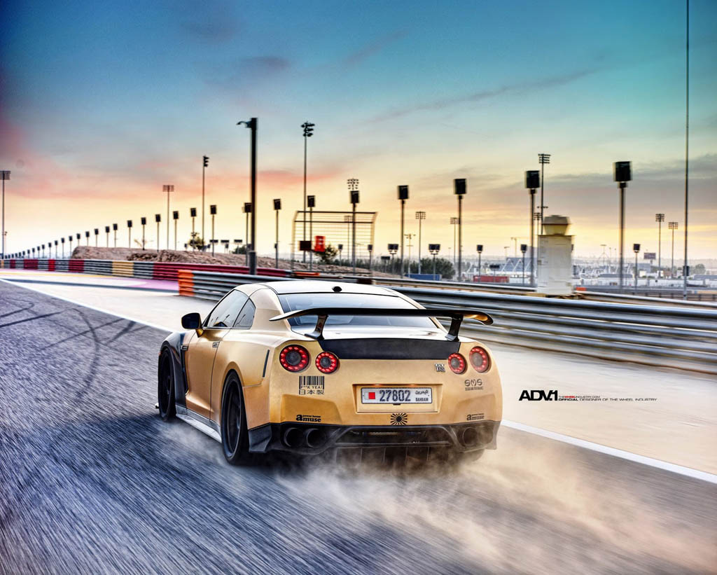 Carbon & Gold Nissan GT-R