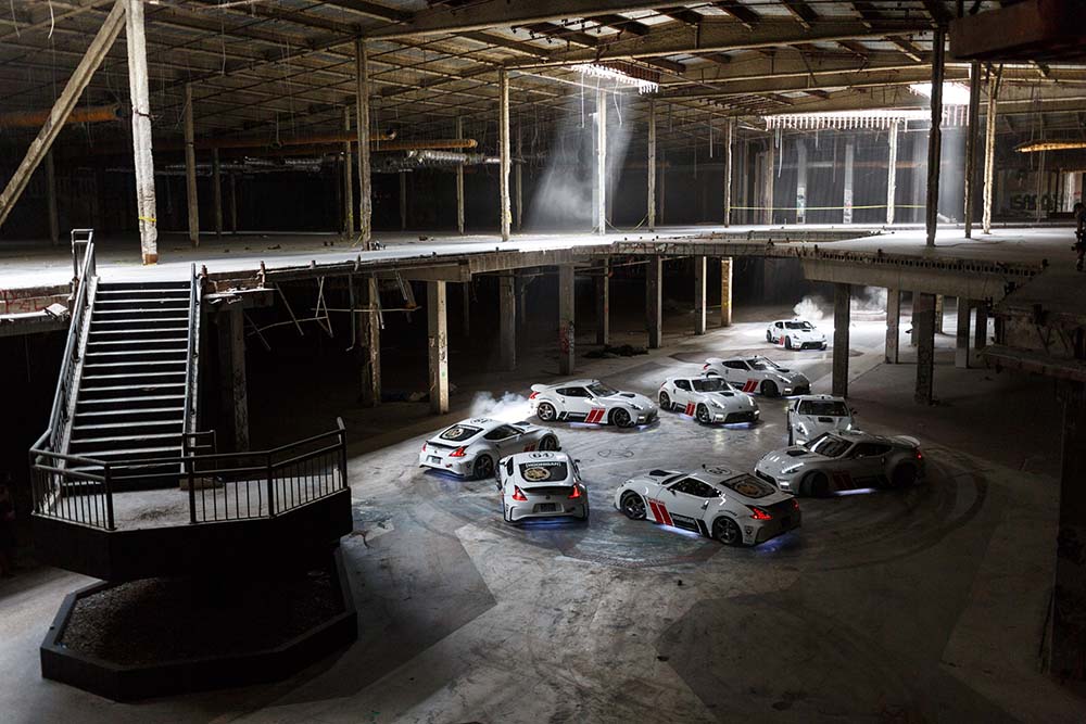Nissan 370Z Drifting Abandoned Mall