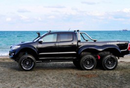 Toyota Hilux 6x6