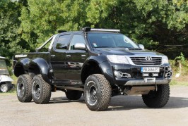 Toyota Hilux 6x6