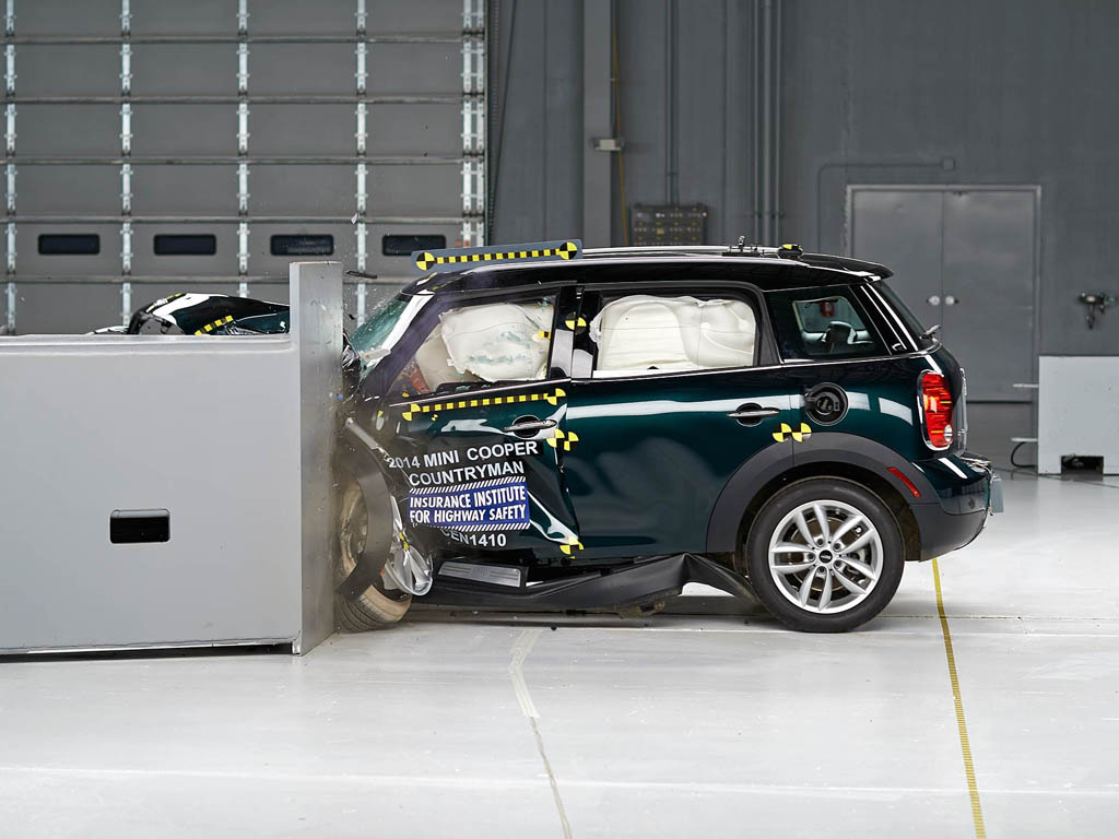 Mini Cooper 2014 crash test NHTSA