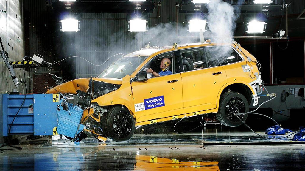 2016 XC90 crash test