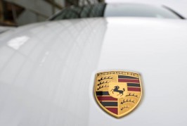 porsche-panamera-badge