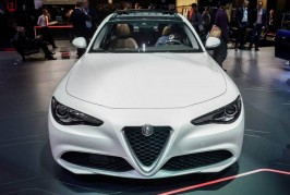 2016-AlfaRomeo-Giulia-17