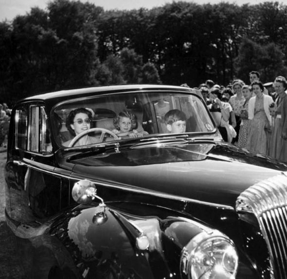 Queen-Elizabeth-II-Driving-519107