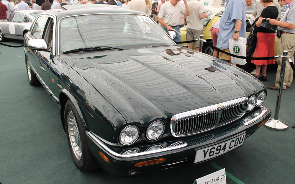 queens-cars-daimler-super-v8