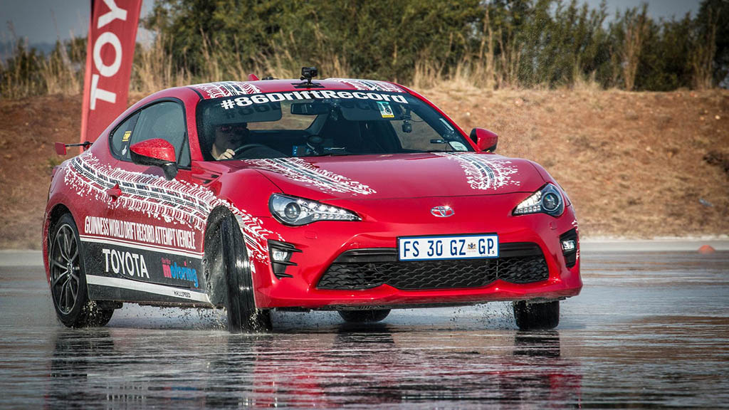 https://www.pedal.ir/wp-content/uploads/2017/06/toyota-gt86-drift-world-record-01.jpg