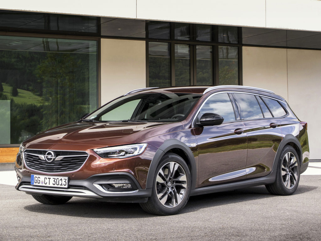 2.0 fwd. Opel Insignia Country Tourer 2023.