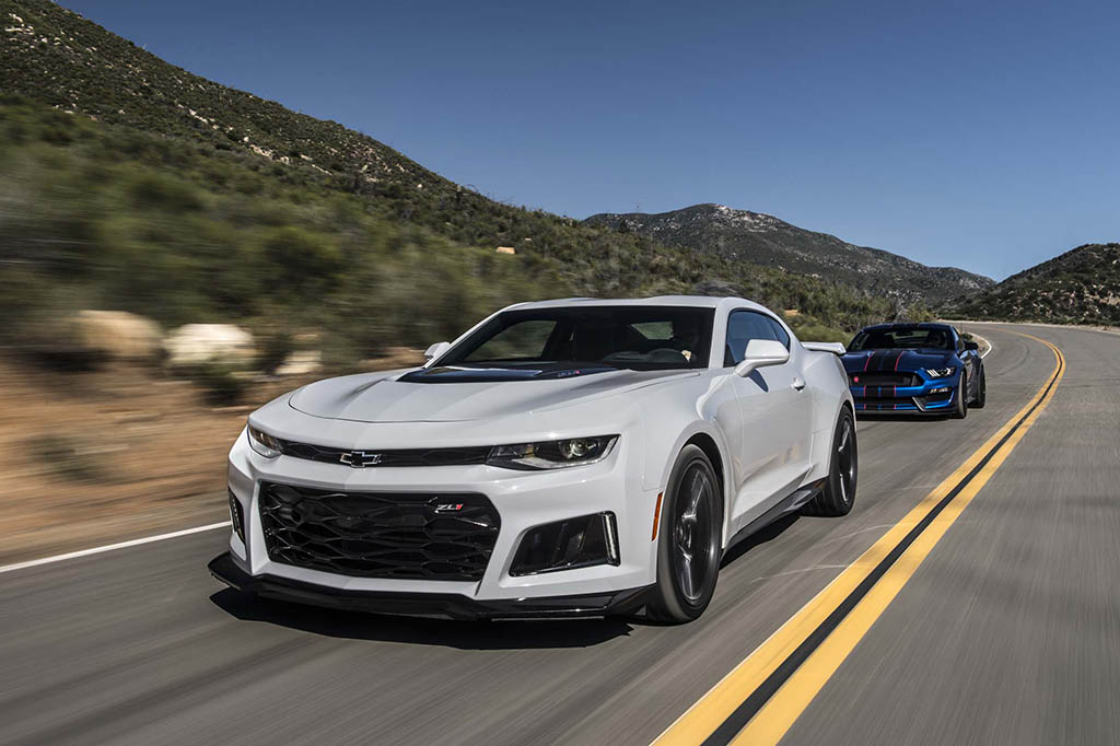 2017-Chevrolet-Camaro-ZL1-VS-2017-Ford-Mustang-Shelby-GT350R-front-end-in-motion-06