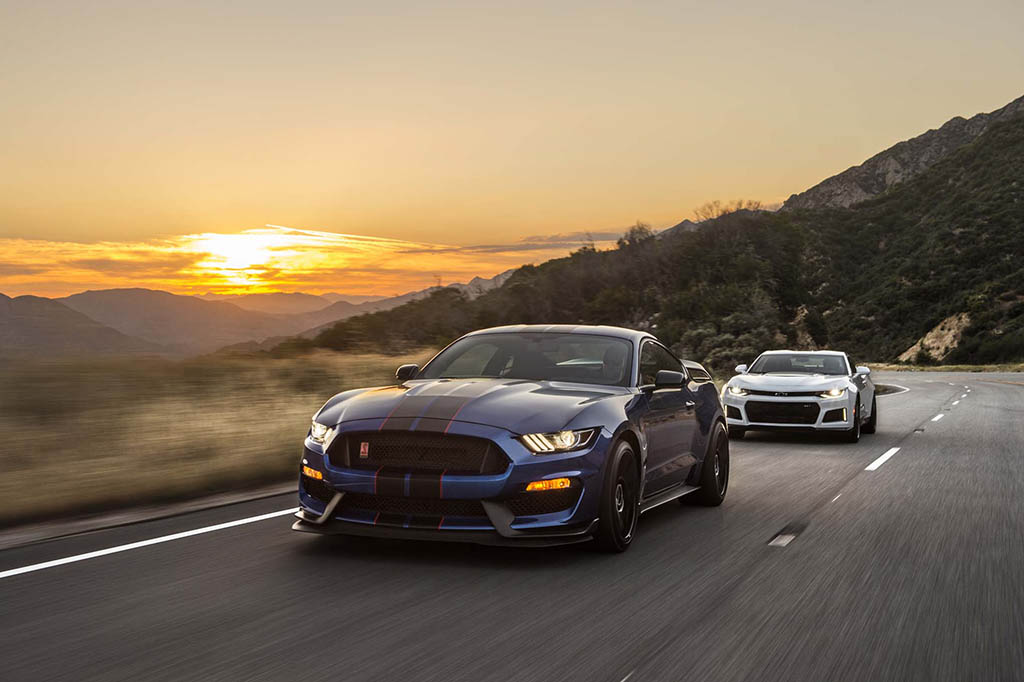 2017-Chevrolet-Camaro-ZL1-VS-2017-Ford-Mustang-Shelby-GT350R-front-end-in-motion-06
