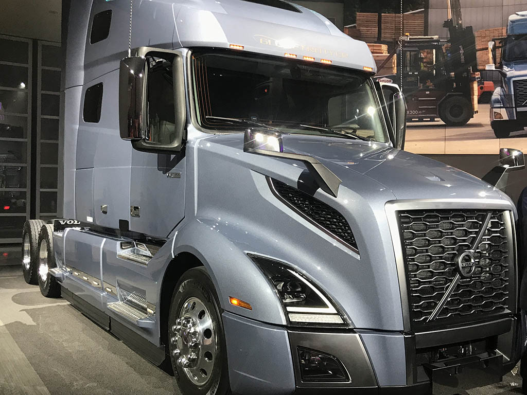 Капот volvo vnl