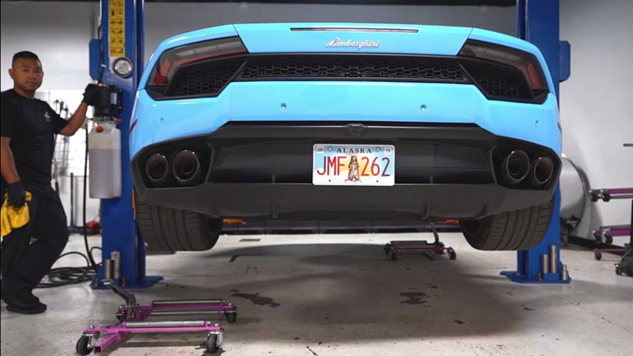 https://www.pedal.ir/wp-content/uploads/2018/08/lamborghini-huracan-oil-change.jpg