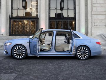 فروش کامل نسخهٔ ویژهٔ لینکلن کانتیننتال Coach Door