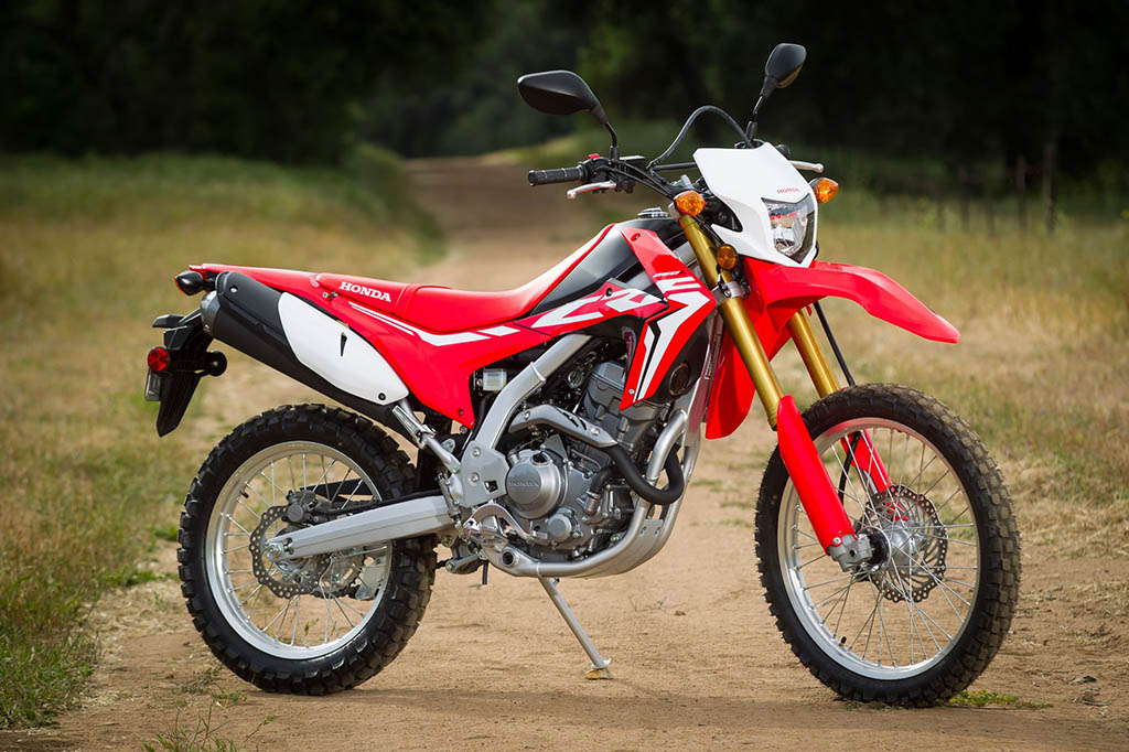 https://www.pedal.ir/wp-content/uploads/2019/02/cw0517-2017-honda-crf250l-crf250l-rally-first-ride-review-image-02.jpg