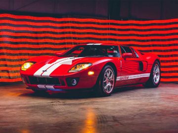 حراج یک فورد GT مدل 2006 با کارکرد 19 کیلومتر!