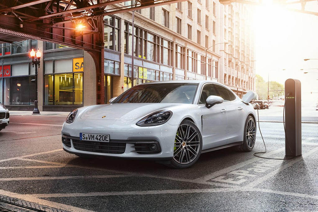 https://www.pedal.ir/wp-content/uploads/2020/04/Porsche-Panamera-E-Hybrid-1.jpg