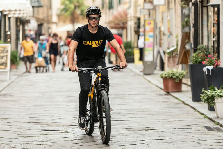 دوچرخه‌های الکتریکی دوکاتی اسکرمبلر جایگزین مناسب خودرو های درون شهری