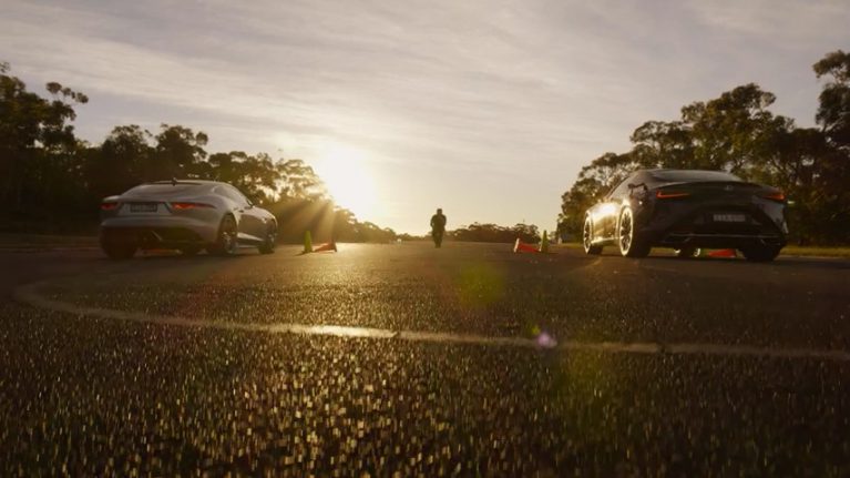 Lexus LC500 vs Jaguar F Type 01 767x431 - درگ دل‌نشین لکسس LC 500 و جگوار اف تایپ در غروب آفتاب!